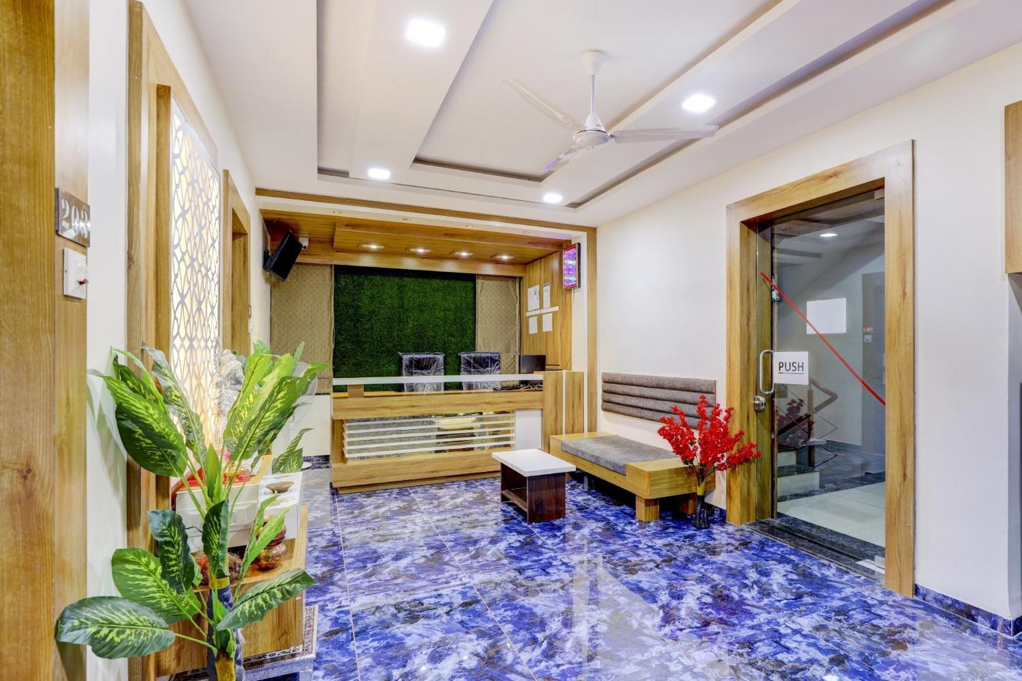 Collection O Lotus Gold Hotel Vadodara Exterior photo